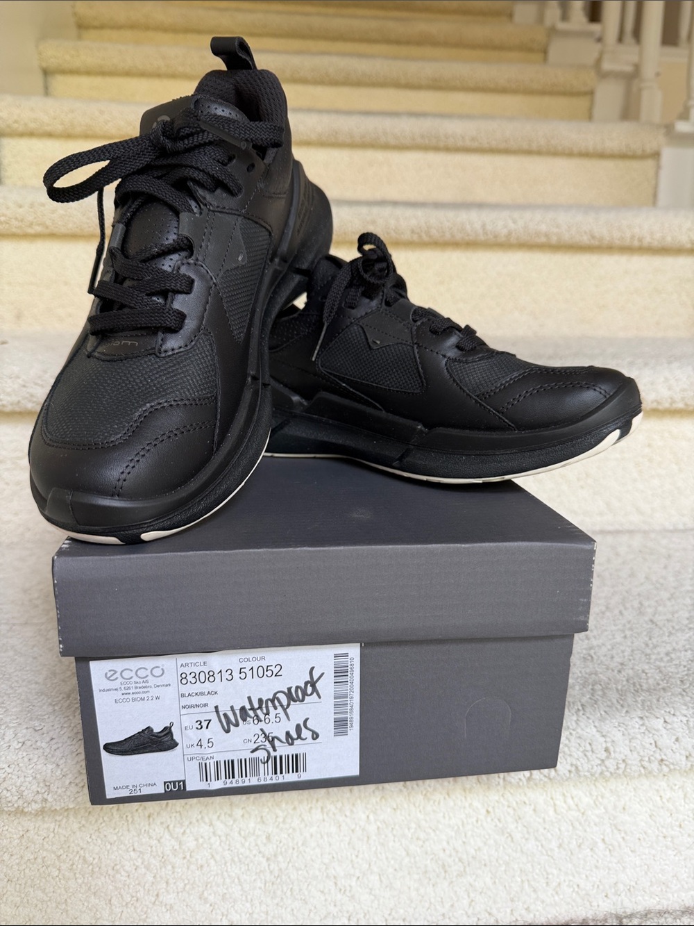 Ecco women’s Black Low-Top waterproof Sneaker eu 37 gore-Tex biom 2.2